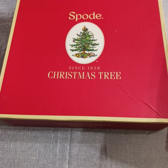 Spode Christmas mug and salad plate New in box serving of 4 tree design. - Picture 4 of 9